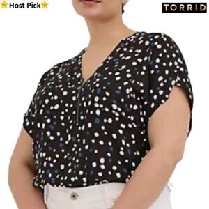 TORRID Plus Size 1X Cheetah Dot Georgette V-Neck Zip Front Blouse